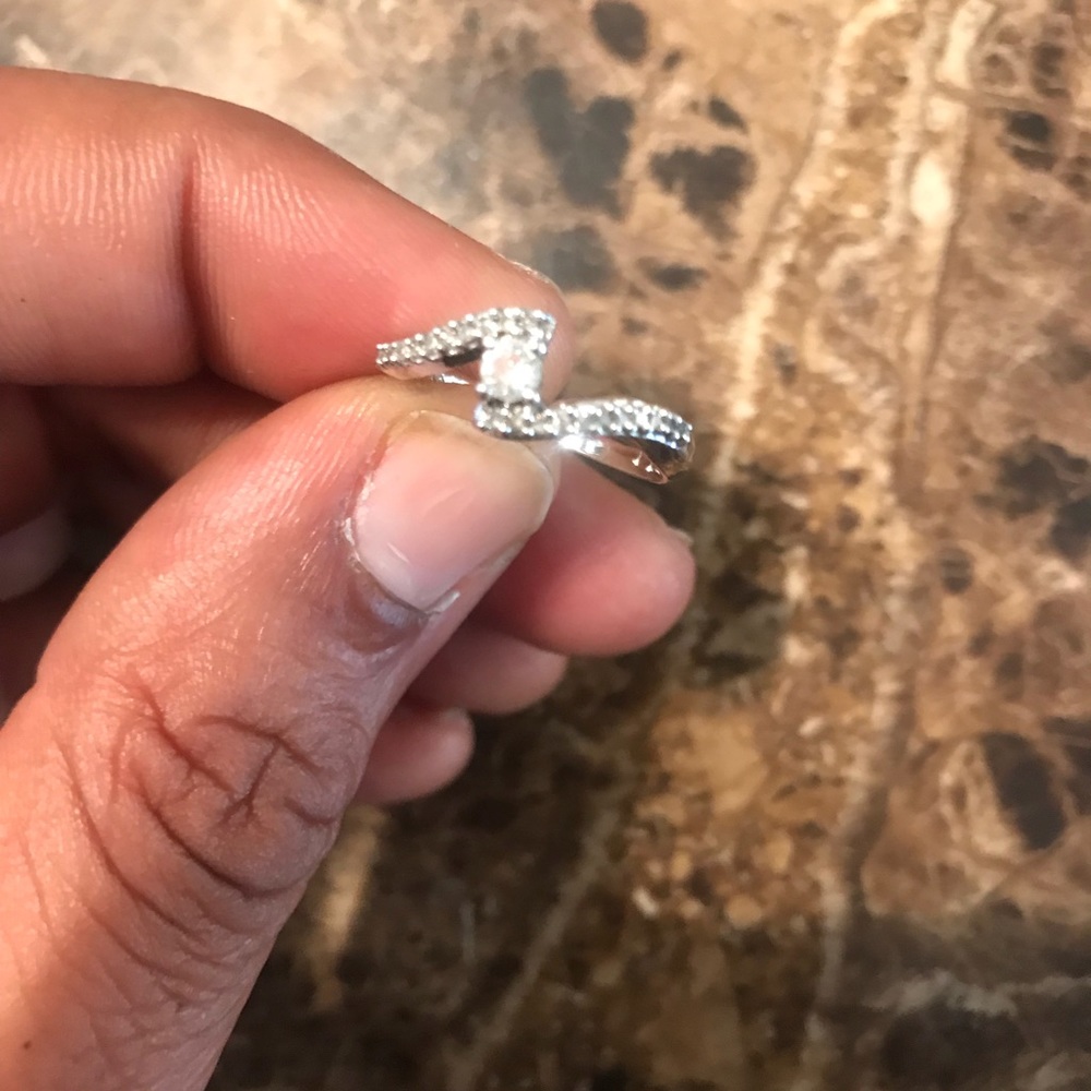 Gordon’s Jeweler 10K White Gold 1/4C Pave Swirl PR